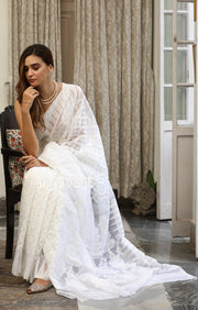 Swarn White Jamdani Saree with Geometric Woven Design With Zari Butta Highlights