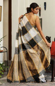 A Striking Linen Sraee in White & Black Checks with Zari Detailing