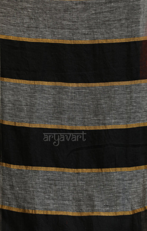 A Striking Linen Sraee in White & Black Checks with Zari Detailing